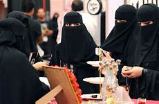 saudi women niqab arabia dubai arabian woman riyadh traditional debate muslim wear npr face tweet followed raging veils veil covering