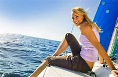 jacht kobieta lato sailboat morze blondynka usmiech 1856 yachts kairos blondie