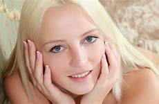 blonde solo girl woman face close model mouth women blond hair smile head skin wallpaper gravure lip body long portrait