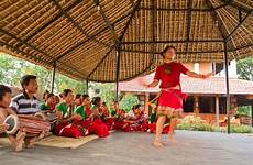 nepalese ballo tradizionale balla chitwan