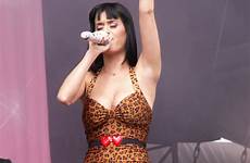 perry katy pelada exiting oops sexo beaucoup