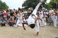 capoeira dance brazilian combat zu half