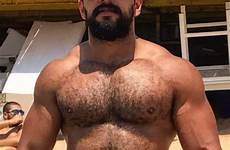 hairy scruffy beefy shirtless bearded daddy hunks mannen hommes behaarde pecs poilus afkomstig