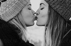 kissing women two kiss