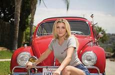 vw girls cars autos car classic women sexy beetle vintage chicas vocho bus girl volkswagen saved classiccarnewss info coches tablero