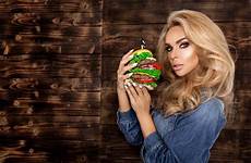 hamburger ritratto affamata mangia