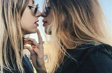 parejas yuri couples lésbicas beijo duas álbum escolher lgbtqi vicky amigas