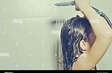 showering caucasian duschen