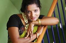aunty saree grade hot kerala navel indian movie mallu actress sexy south madhuram aunties sex real life young nave servant