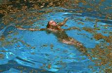 swimming ludivine sagnier ozon swimmingpool piscina concrete charlotte rampling bir francois evocations crypto libertine nasil