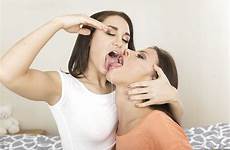 sloppy paltrova gabriella chechik adriana kissing pictoa