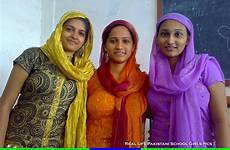 bangladeshi school indian pakistani girls
