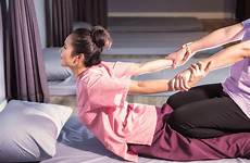 traditionelle massages stretching thaimassage woman priser behandlingar thaise rücken