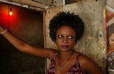 lagos slum hiv slums prostitutes prostitute nigerian brothel infected harrowing brothels mirror ashawo bambine tens survive