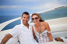 gesucht date millionaire yacht perfekte reisebegleitung
