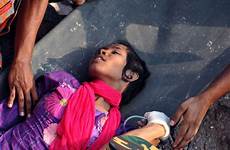 bangladesh bangladeshi woman collapse dhaka rana plaza days death
