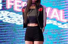 jennie blackpink korean coreana moda abs idols idol falda largas calcetas circular jisoo jacket edit coreanos chicas jaws terupdate wheretoget