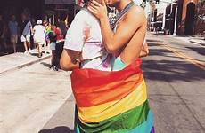 gay pride tumblr lgbt kiss casal flag couples homossexual cute kissing casais choose board imagens aesthetic fotos salvo
