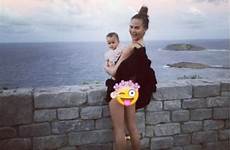 butt mom daughter teigen chrissy nsfw pic instagram booty posts fit