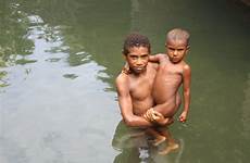bathing papua guinea madang cholera swanson irin