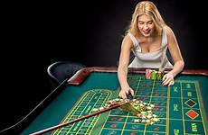 casino roulette playing roleta jeunes jolies gagne jouant ganham jogam mulheres novas gambling chips