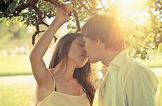 kiss kissing seksuele zo voorlichting femenina mejorar claves damespraatjes musely