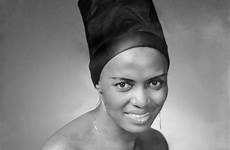 miriam makeba women zenzile singer iconic portrait 1967 1932 march african south diaspora across international kudos madamenoire pata poses session