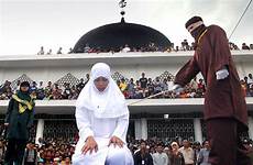 islam indonesia flogging maldives woman muslim lashes women islamic law muslims people girl punishment sex terrorism religion her she marriage