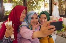 selfie hijab islamic girlfriends