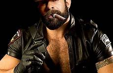 smoking cigars männer leder bearded robuste bluf