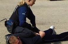 policewoman polizistin swedish gefesselt cufs handschellen polizei domina