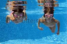 meisjes onderwater