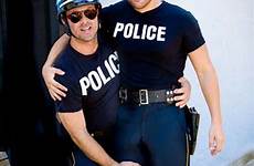 cops bulge hot policial bultos policias homens uniformed