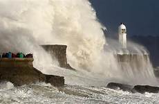 ophelia hurricane irlanda muertos vientos causan fuertes tres