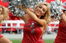 cheerleaders buccaneers tampa cheerleader cheer cheerleading