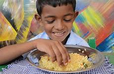 food muslim kids hands dangers malnutrition