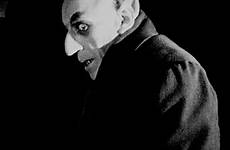 nosferatu 1922 dracula murnau vampires fw creepy scary peli orlock shreck vintagegal vieux horreur thriller gifer 1929 buzzfeed