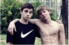 boys shirtless teenagers