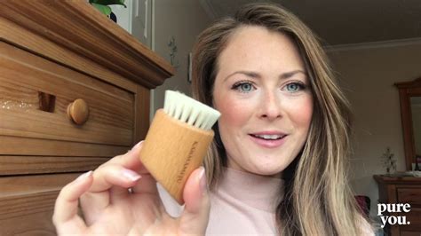 Get 2 handles and 2 body brushes with hand strap. How to Dry Brush Face & Body | by Kate Murphy | PureYou.no ...