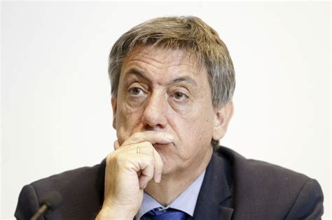 He has ranked on the list of those famous people who were born on april 26, 1960.he is one of the richest politician who was born in belgium.he also has a position among the list of most popular politician. Jan Jambon: 'Het kan niet dat mensen die zich met lijf en ...