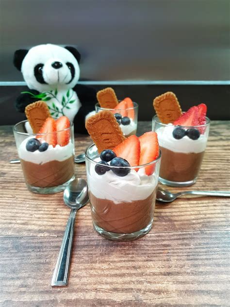 A simple way of making a chocolate mousse in just 15 minutes without egg. Vegan Tofu Chocolate Mousse - Recipe