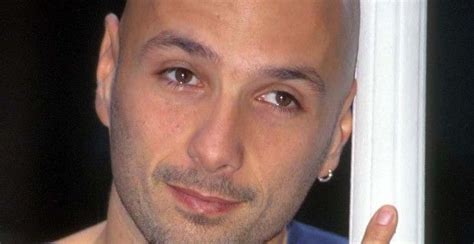 Italian vocalist alex baroni began his career in the early '90s working as a sideman in milan, backing vocalists like eros ramazzotti, ivana spagna, and rossana casale. "Il senso di Alex": l'album tributo a 10 anni dalla morte ...