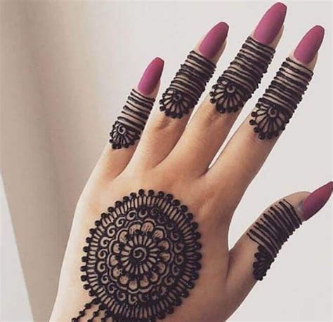 In case you're good to go to grasp the up and coming celebration or your cousin's wedding, turn to traditional. Gol Tikki Mehndi Designs For Back Hand Images : Latest ...