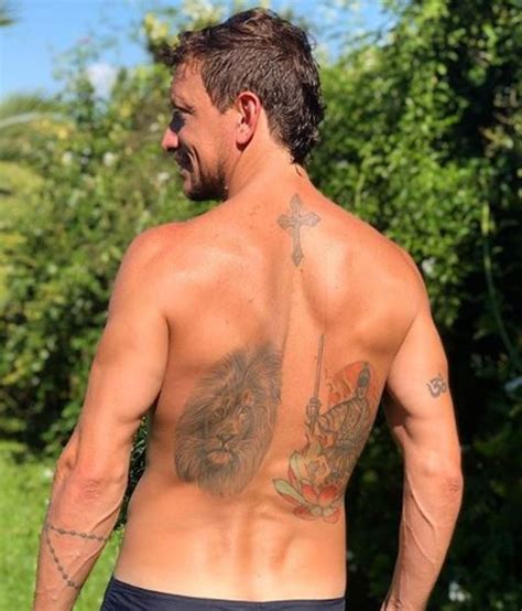 La verdad es que seguimos todavía en shock. Los tatuajes gigantes que tiene Nico Vázquez en su espalda