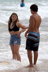 Последние твиты от bindi irwin (@bindiirwin). Bindi Irwin and Her Boyfriend Enjoy a Day at the Beach Picture | Celebrities on Vacation - ABC News