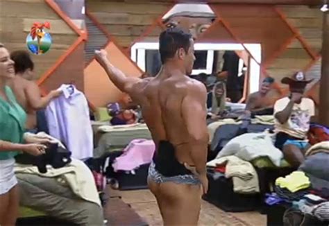 Ele também tem um filho com a modelo faby. A Fazenda: Veja o vídeo de Marcos Oliver rebolando de ...
