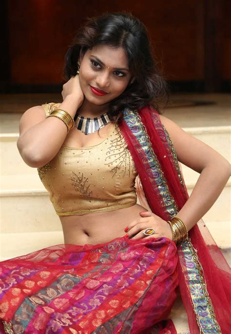 Saranya mohan latest pics (1). Welcome to Indian Bollywood Beauty: Priyanka Augustin South Indian Hot Cleavage Navel Show Actress