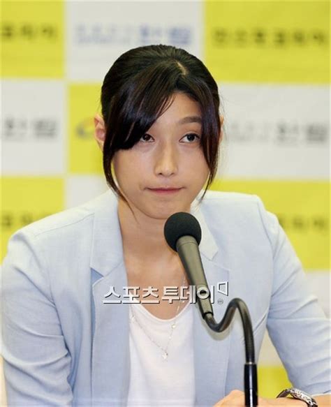 배구선수 김연경, 전 소속팀과 재계약…'연봉'은 얼마? - 스포츠 ...