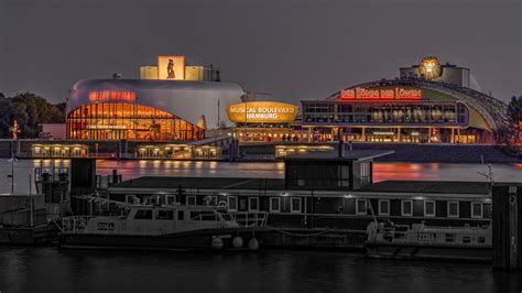 Bildfarben können am monitor verfälscht wirken. MUSICAL BOULEVARD HAMBURG Foto & Bild | architektur ...