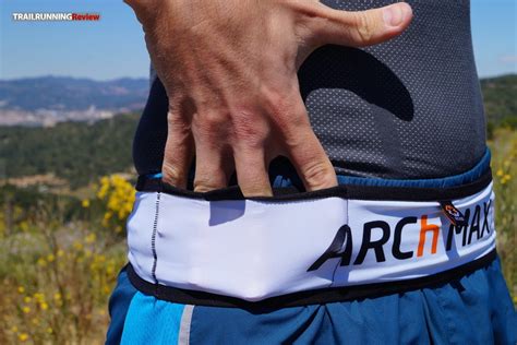 Cuenta con 6 bolsillos para guardar tus elementos a la hora de correr, el bolsillo principal con tirador para facilitar su. ARCh MAX Belt Trail Pro - TRAILRUNNINGReview.com